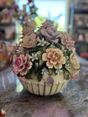 Capodimonte large beautiful porcelain centerpiece